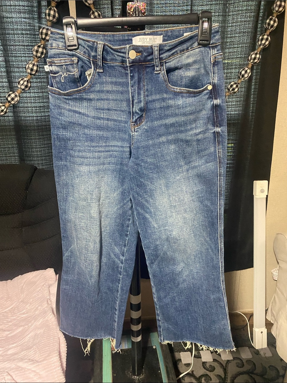 Judy Blue Medium Wash Raw-Hem Cropped Jeans